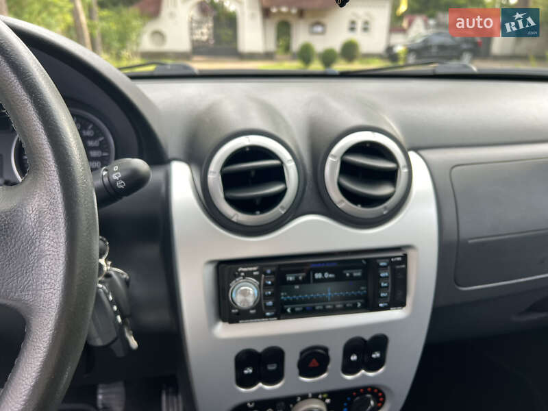 Хэтчбек Renault Sandero 2012 в Киеве