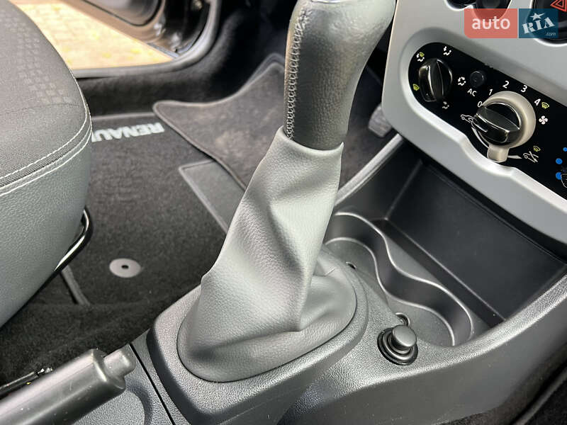 Хэтчбек Renault Sandero 2012 в Киеве