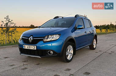 Хэтчбек Renault Sandero 2015 в Полтаве