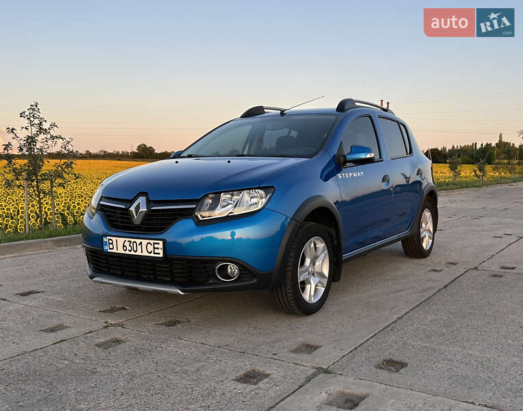 Хэтчбек Renault Sandero 2015 в 