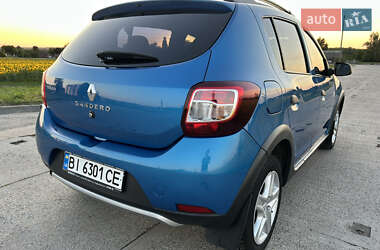 Хэтчбек Renault Sandero 2015 в 