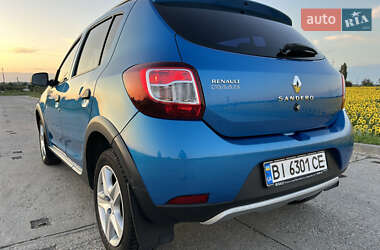 Хэтчбек Renault Sandero 2015 в 
