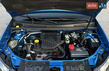 Хэтчбек Renault Sandero 2015 в 
