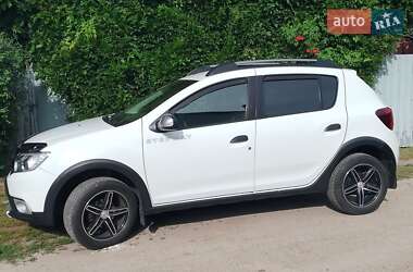 Хэтчбек Renault Sandero 2017 в Чернигове