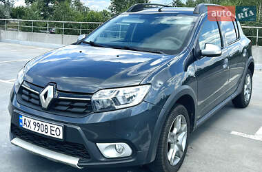 Хэтчбек Renault Sandero 2017 в Киеве