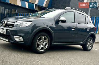Хетчбек Renault Sandero 2017 в 
