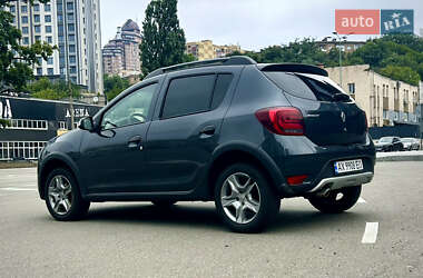 Хетчбек Renault Sandero 2017 в 