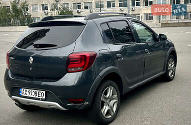 Хетчбек Renault Sandero 2017 в 