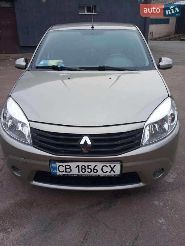 Renault Sandero 2011