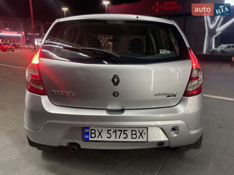 Хетчбек Renault Sandero 2010 в Житомирі