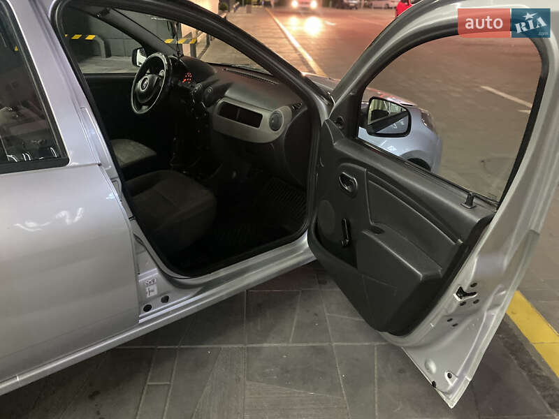 Хетчбек Renault Sandero 2010 в Житомирі