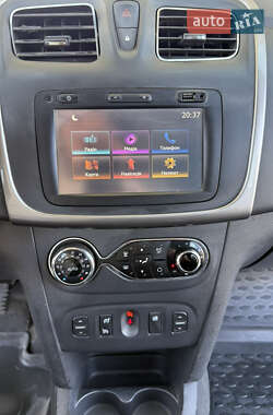 Хэтчбек Renault Sandero 2016 в 