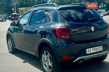 Хэтчбек Renault Sandero 2017 в 