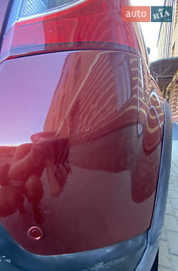 Хэтчбек Renault Sandero 2012 в 