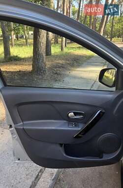 Хэтчбек Renault Sandero 2019 в 