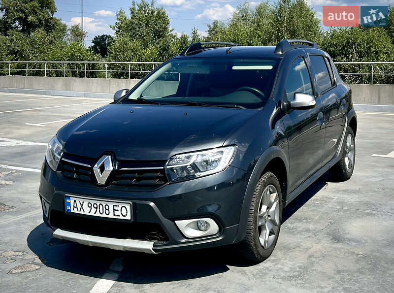Хэтчбек Renault Sandero 2017 в 
