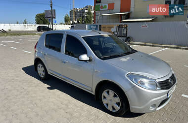 Хэтчбек Renault Sandero 2011 в Вишневом