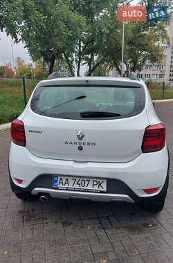 Хэтчбек Renault Sandero 2017 в 
