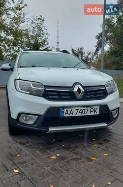 Хэтчбек Renault Sandero 2017 в Киеве