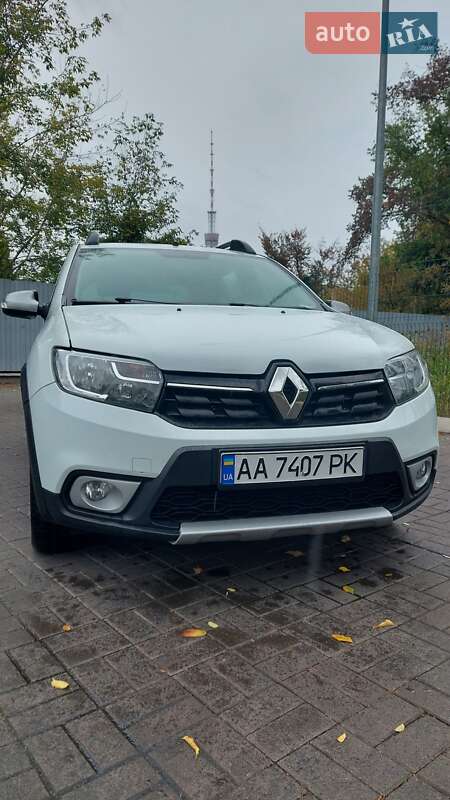 Хэтчбек Renault Sandero 2017 в 