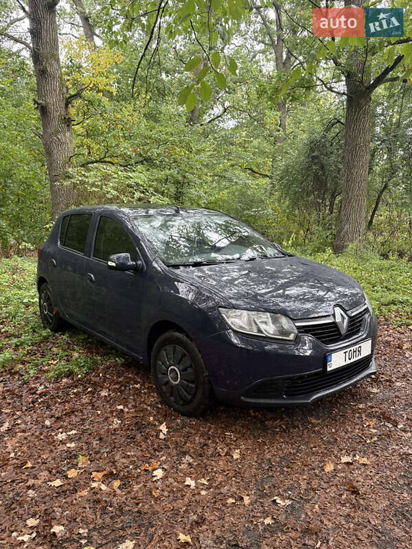 Хетчбек Renault Sandero 2016 в Узині