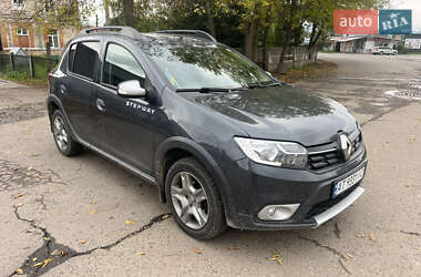 Хетчбек Renault Sandero 2017 в Долині