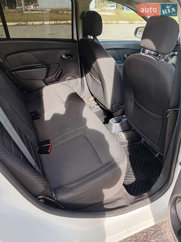 Хетчбек Renault Sandero 2020 в Києві фото 6 Хетчбек Renault Sandero 2020 в Києві