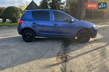 Хэтчбек Renault Sandero 2014 в 