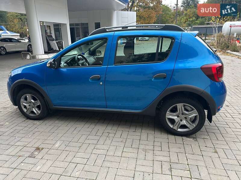 Хетчбек Renault Sandero 2017 в Дніпрі
