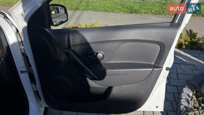 Хэтчбек Renault Sandero 2020 в Львове фото 36 Хэтчбек Renault Sandero 2020 в Львове