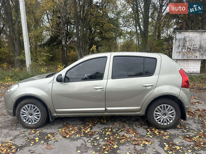 Renault Sandero 2012