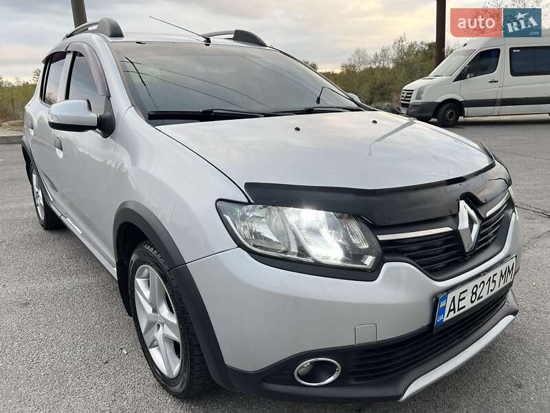 Хэтчбек Renault Sandero 2014 в Запорожье