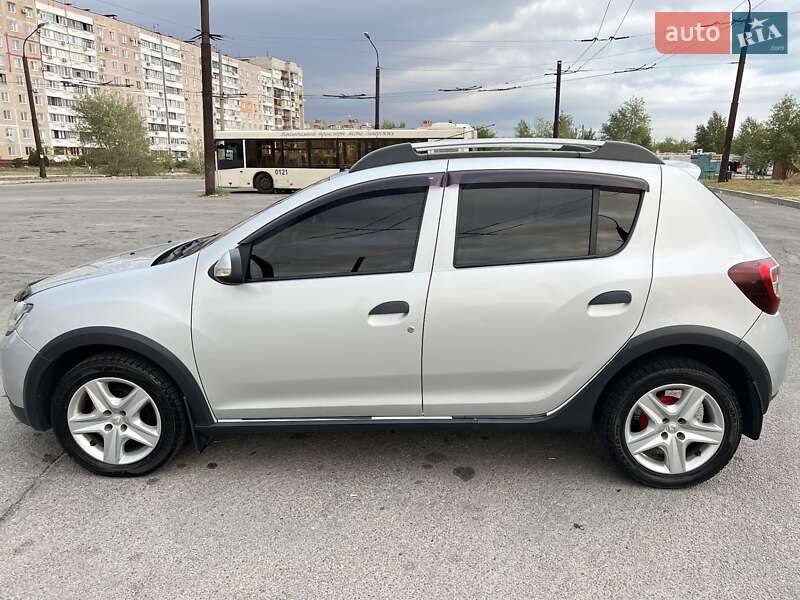 Хэтчбек Renault Sandero 2014 в Запорожье