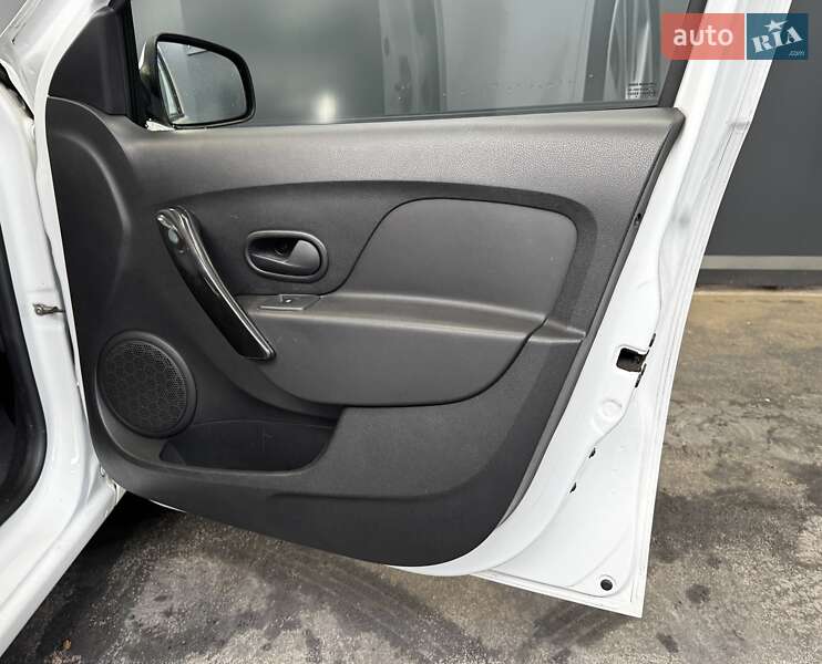 Хэтчбек Renault Sandero 2019 в Киеве фото 37 Хэтчбек Renault Sandero 2019 в Киеве