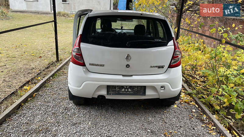 Хэтчбек Renault Sandero 2011 в Ровно