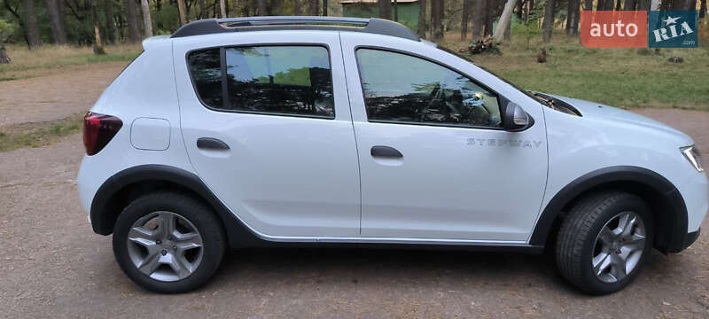 Хетчбек Renault Sandero 2021 в Чернігові