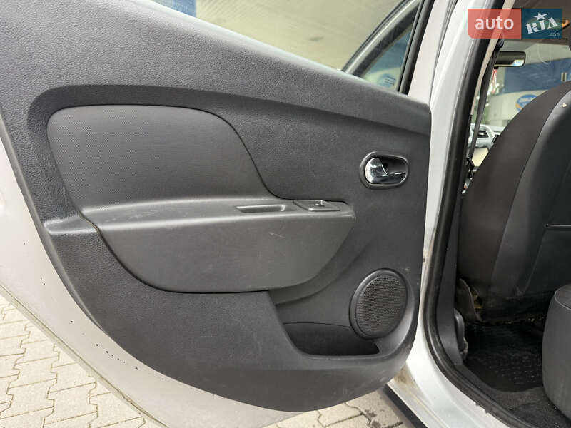 Хэтчбек Renault Sandero 2016 в Хмельницком фото 23 Хэтчбек Renault Sandero 2016 в Хмельницком