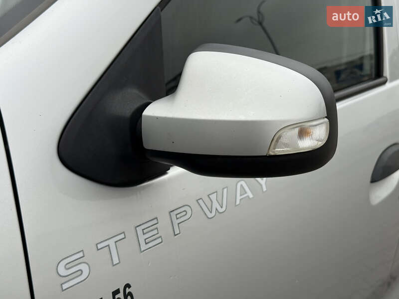 Хетчбек Renault Sandero 2016 в Хмельницькому