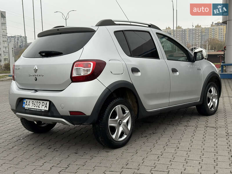 Хетчбек Renault Sandero 2016 в Хмельницькому