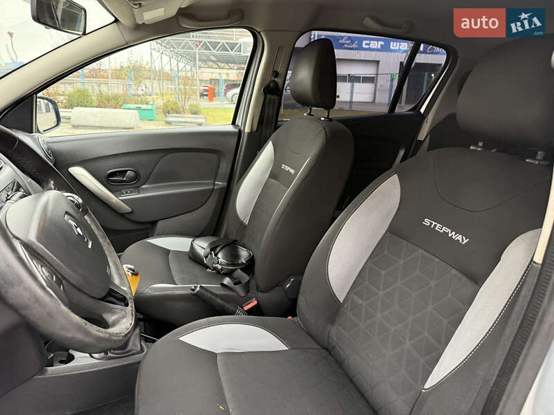 Хетчбек Renault Sandero 2016 в Хмельницькому