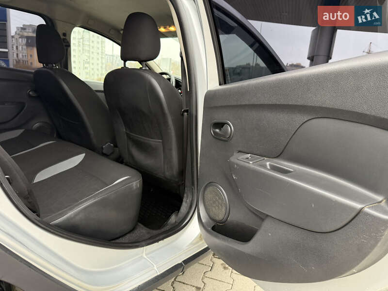 Хетчбек Renault Sandero 2016 в Хмельницькому