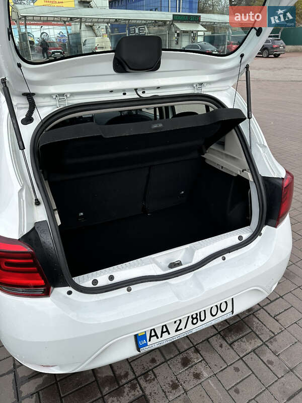 Хэтчбек Renault Sandero 2019 в Киеве фото 42 Хэтчбек Renault Sandero 2019 в Киеве