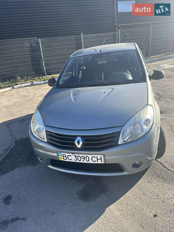 Хетчбек Renault Sandero 2010 в Львові фото Хетчбек Renault Sandero 2010 в Львові