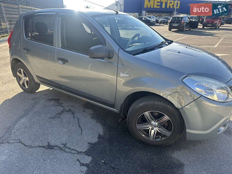 Хетчбек Renault Sandero 2010 в Львові фото 2 Хетчбек Renault Sandero 2010 в Львові