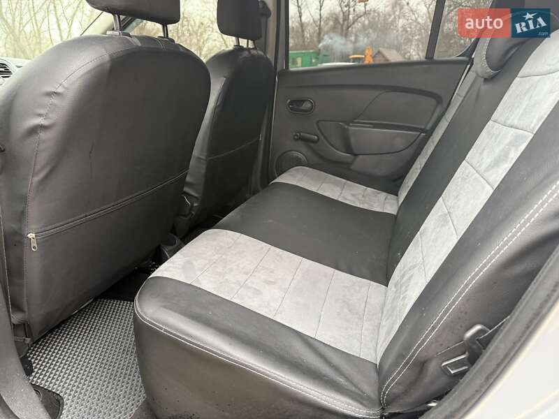 Хетчбек Renault Sandero 2015 в Сумах фото 22 Хетчбек Renault Sandero 2015 в Сумах