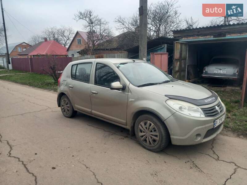 Хетчбек Renault Sandero 2012 в Полтаві