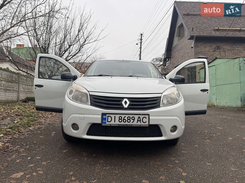 Renault Sandero 2011