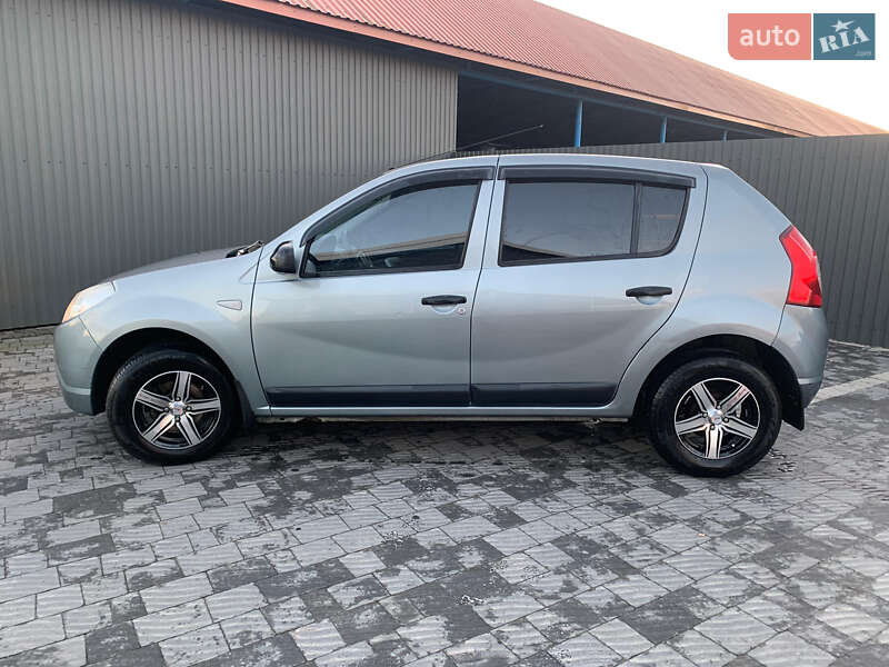 Хетчбек Renault Sandero 2010 в Львові фото 4 Хетчбек Renault Sandero 2010 в Львові
