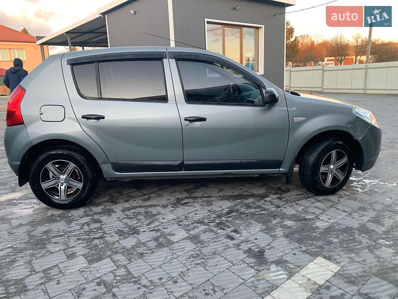 Хетчбек Renault Sandero 2010 в Львові фото 5 Хетчбек Renault Sandero 2010 в Львові
