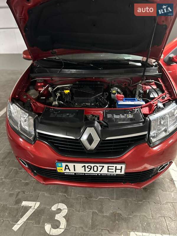 Хэтчбек Renault Sandero 2013 в Смыге